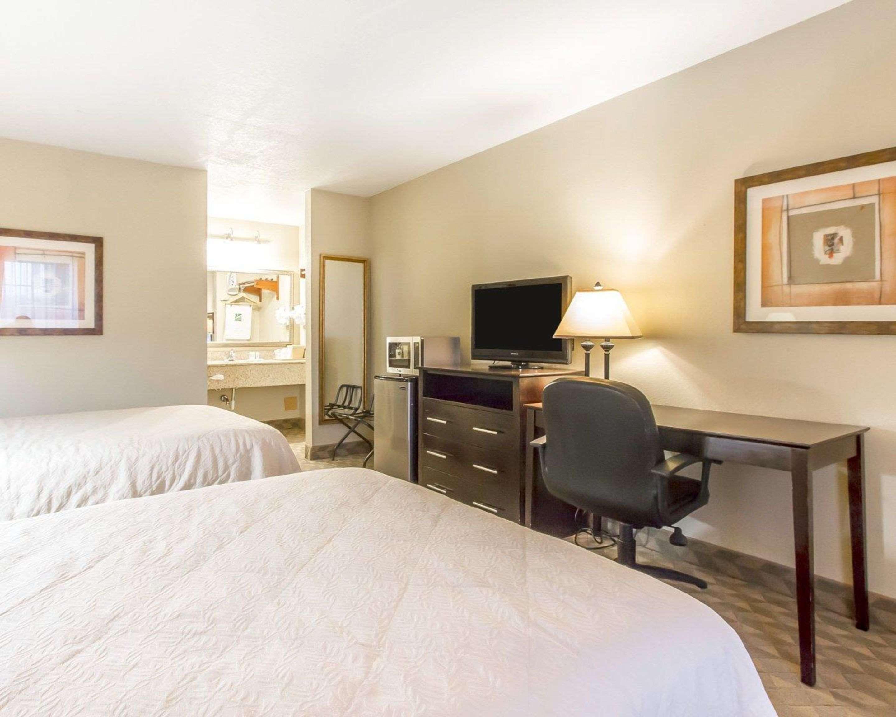 Quality Inn & Suites Greenville I-65 Exteriör bild