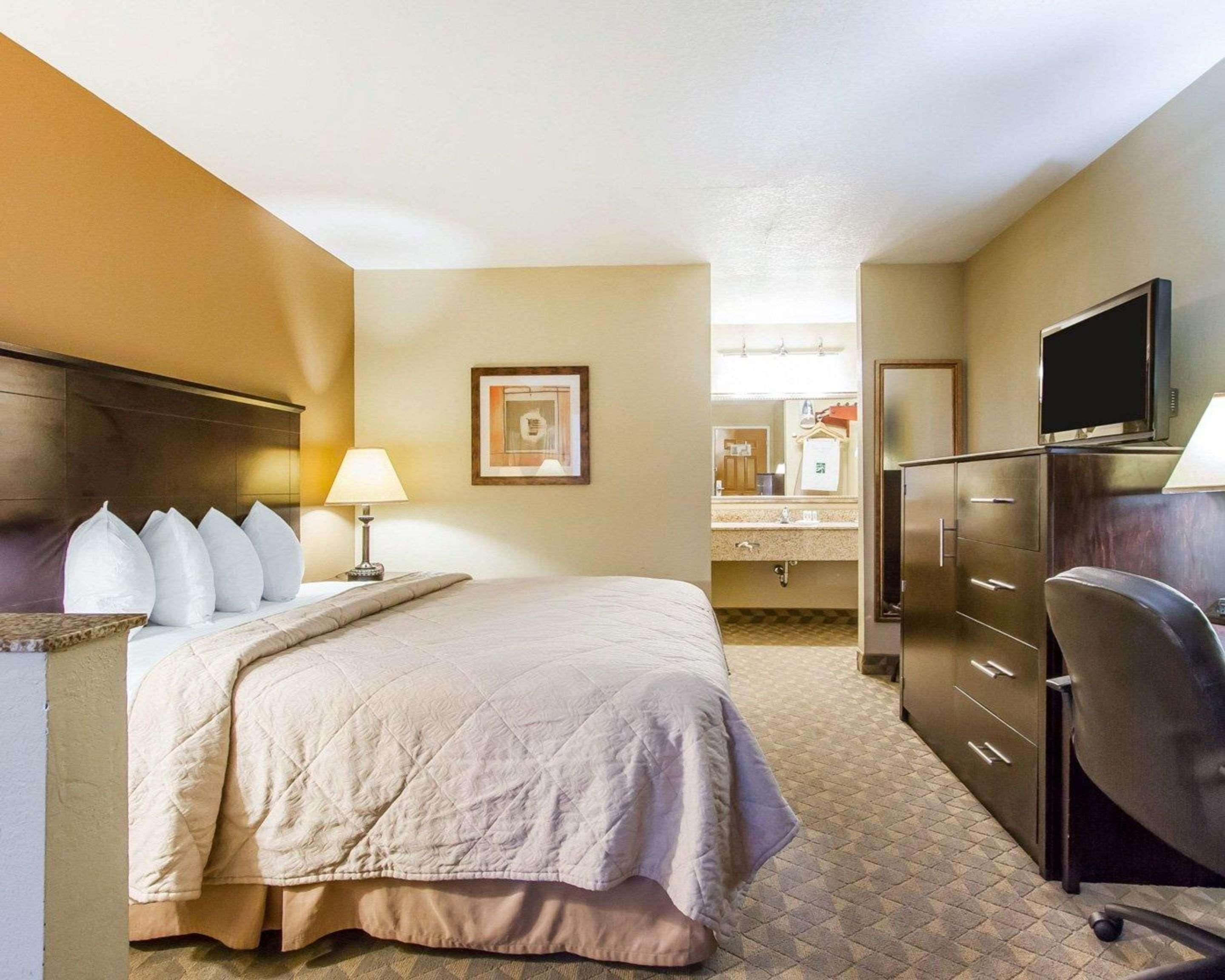 Quality Inn & Suites Greenville I-65 Exteriör bild