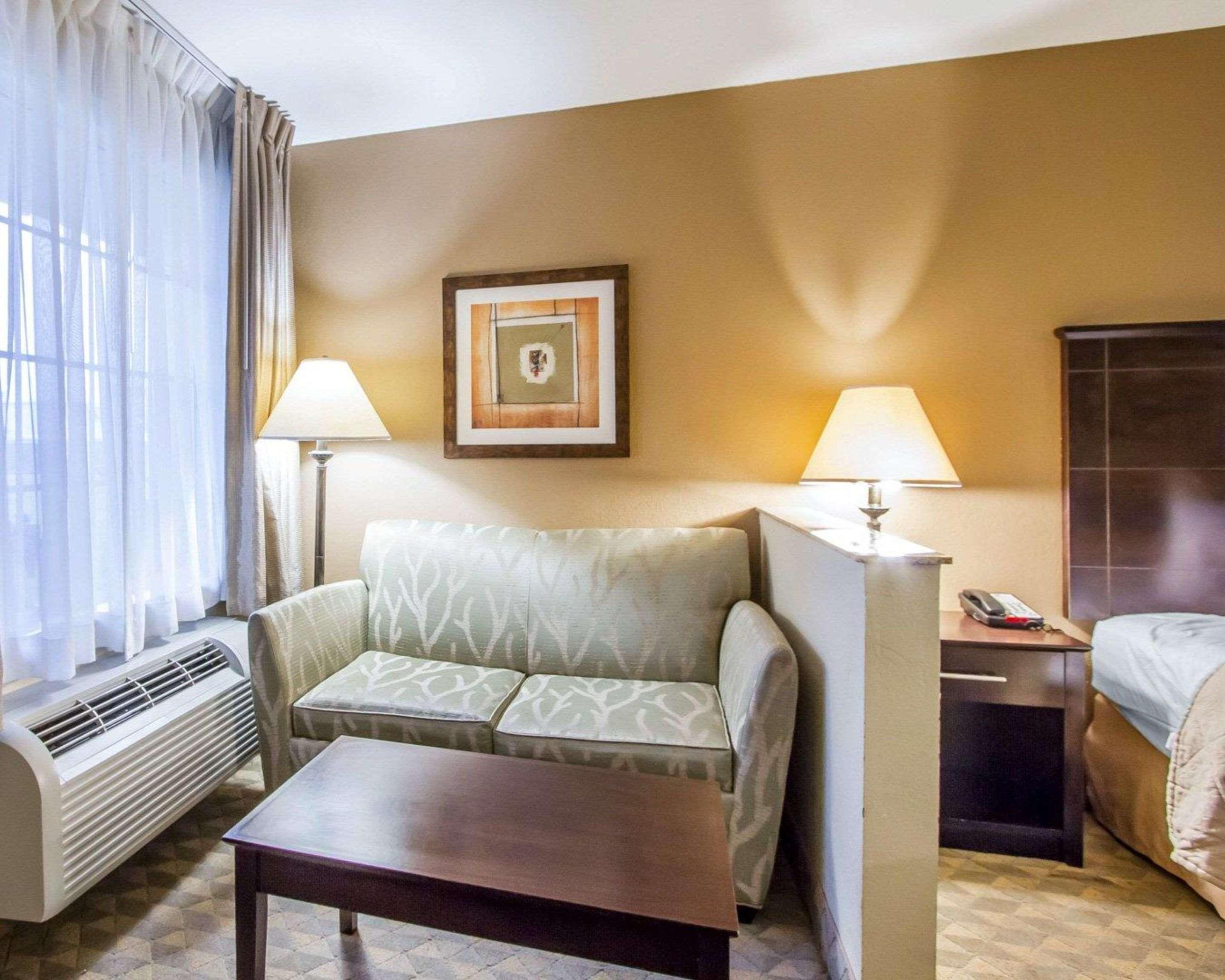 Quality Inn & Suites Greenville I-65 Exteriör bild