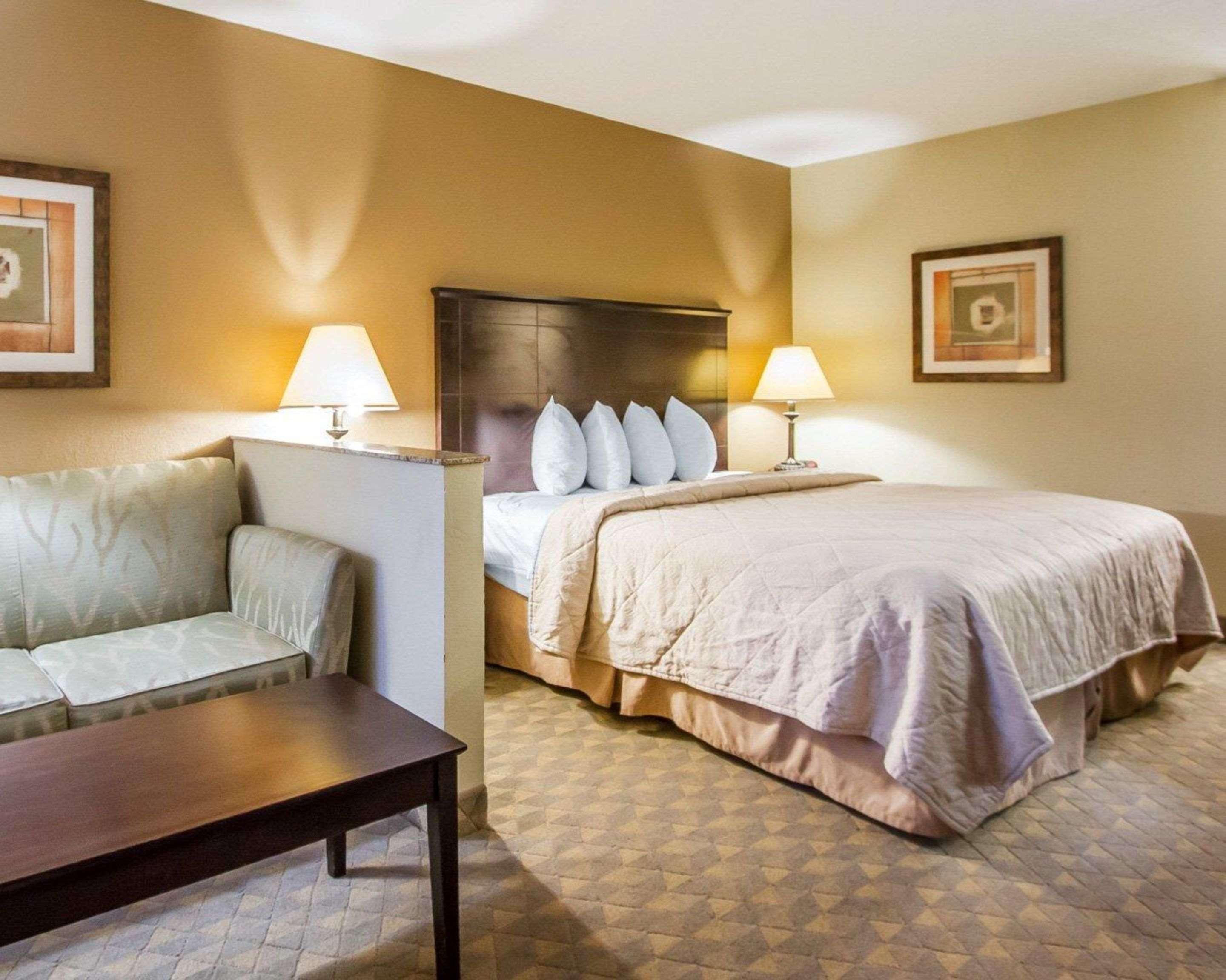 Quality Inn & Suites Greenville I-65 Exteriör bild