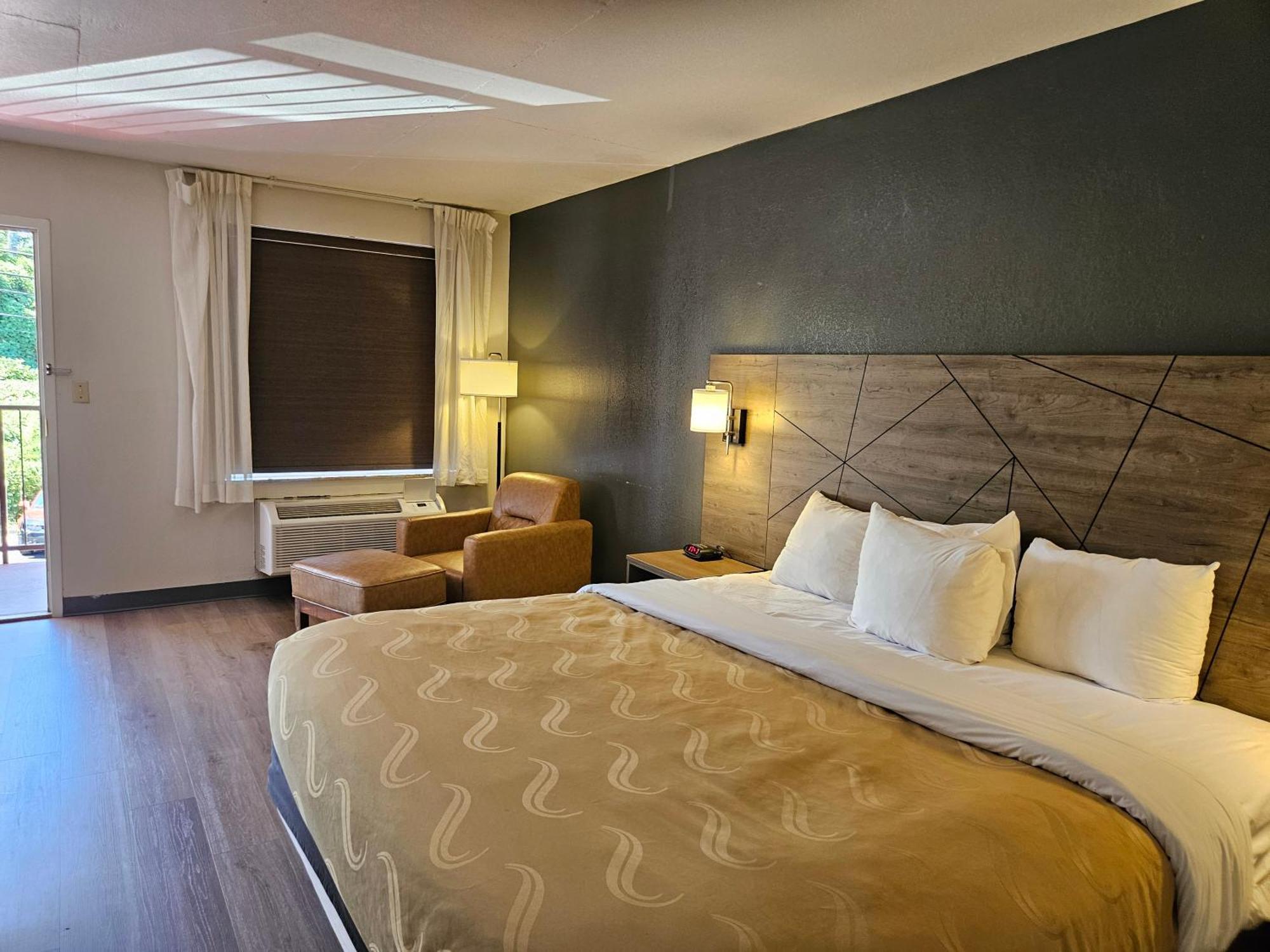 Quality Inn & Suites Greenville I-65 Exteriör bild