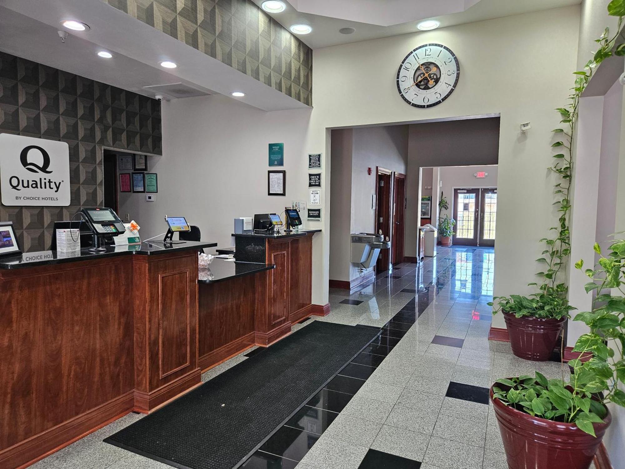Quality Inn & Suites Greenville I-65 Exteriör bild
